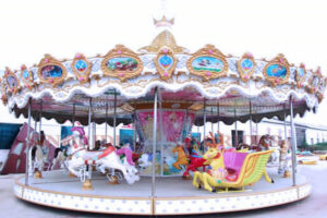 مری گوراند Merry Go Round دستگاهی جذاب ، نوستالژیک و خاص می باشد . از این جهت خاص ، که تمام جذابیت این وسیله به طراحی و دیزاین آن بستگی دارد و باعث متمایز بودن شهربازی ها می شود.